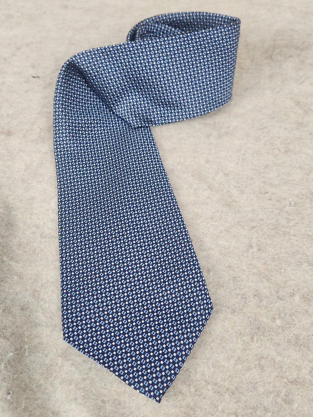 Lauren Ralph Lauren Men's Woven Pattern 109% Silk Tie in Navy and Cream